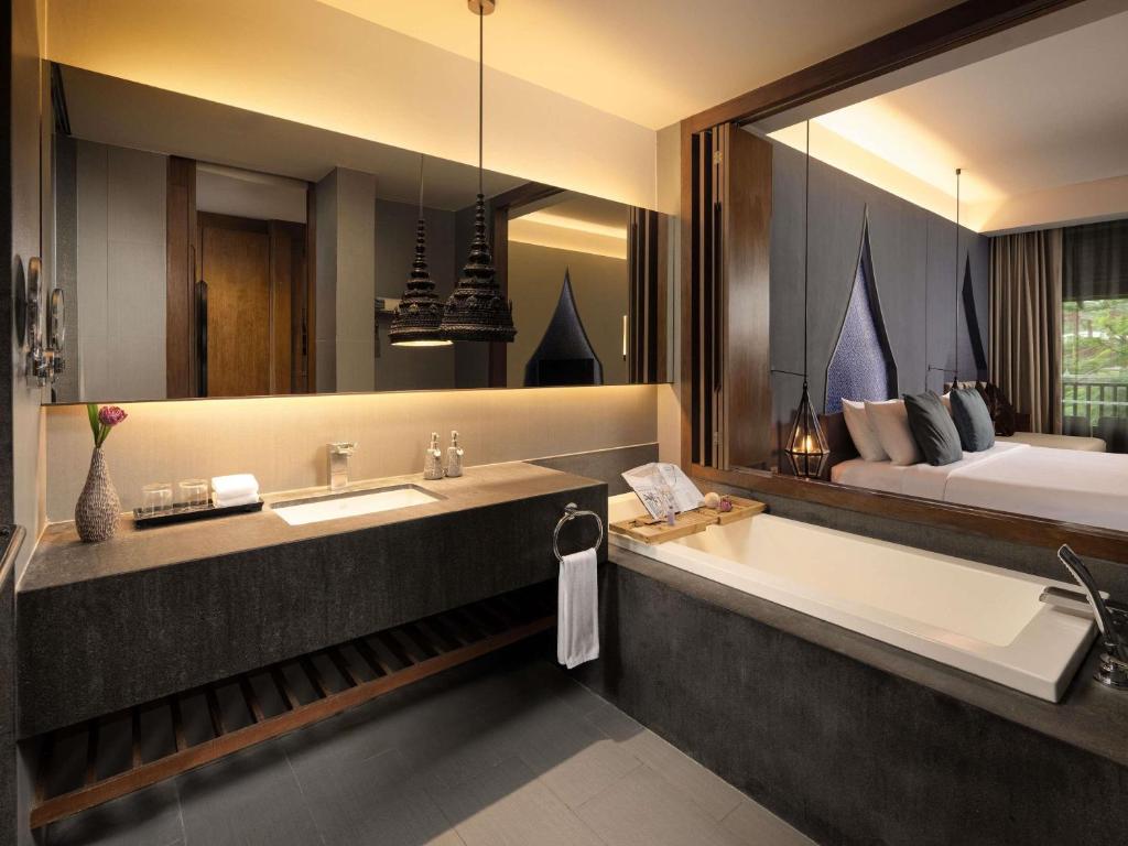 Phuket Retreat Deluxe Bathroom Phuket Retreat Deluxe Bathroom